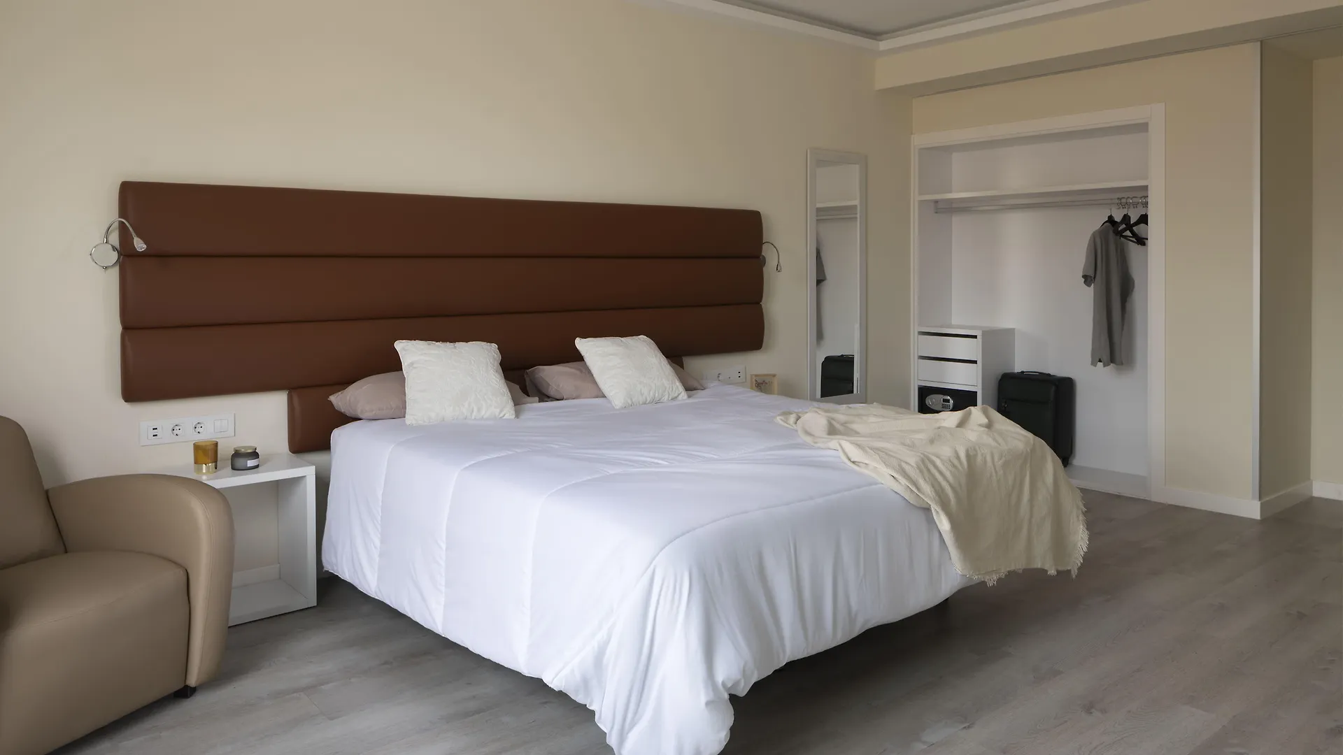 Libere Barcelona Sant Antoni Aparthotel