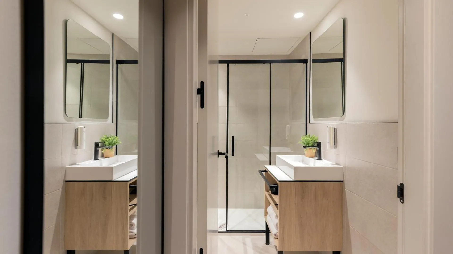 Libere Barcelona Sant Antoni Aparthotel Spain