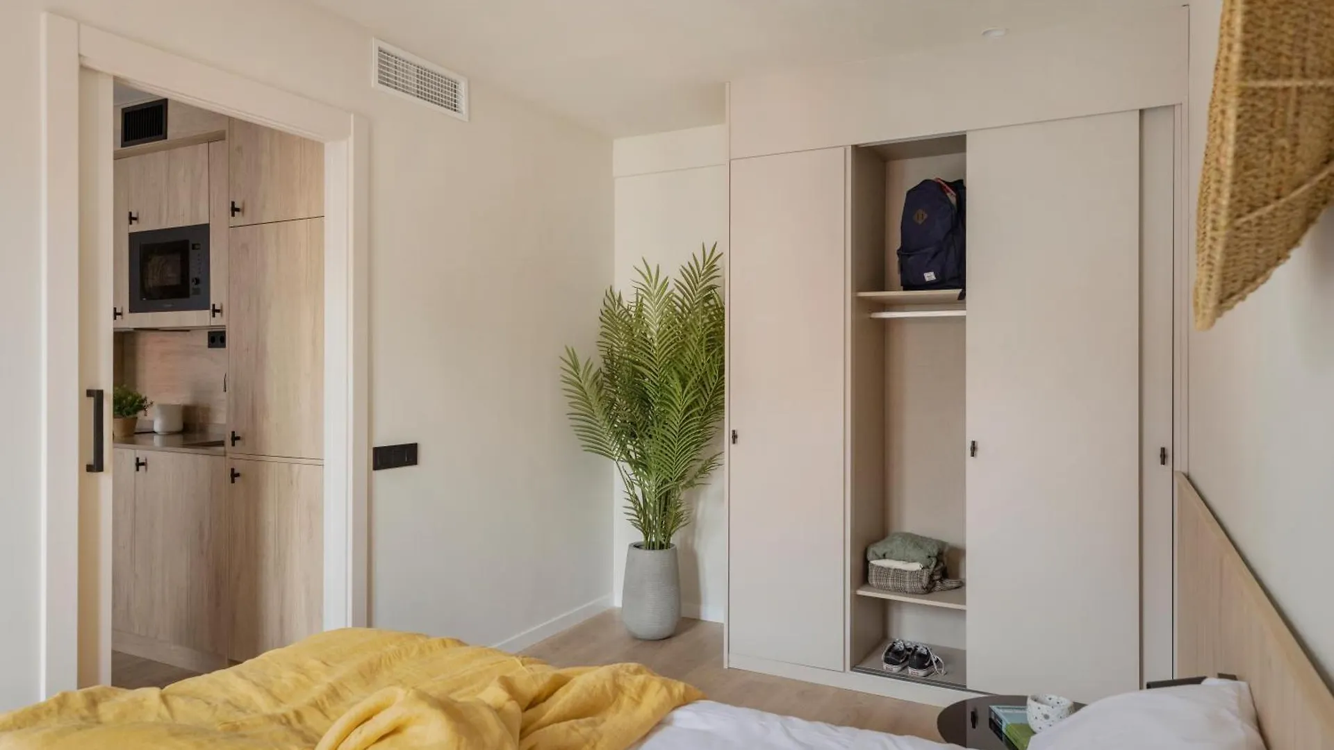 Libere Barcelona Sant Antoni Aparthotel