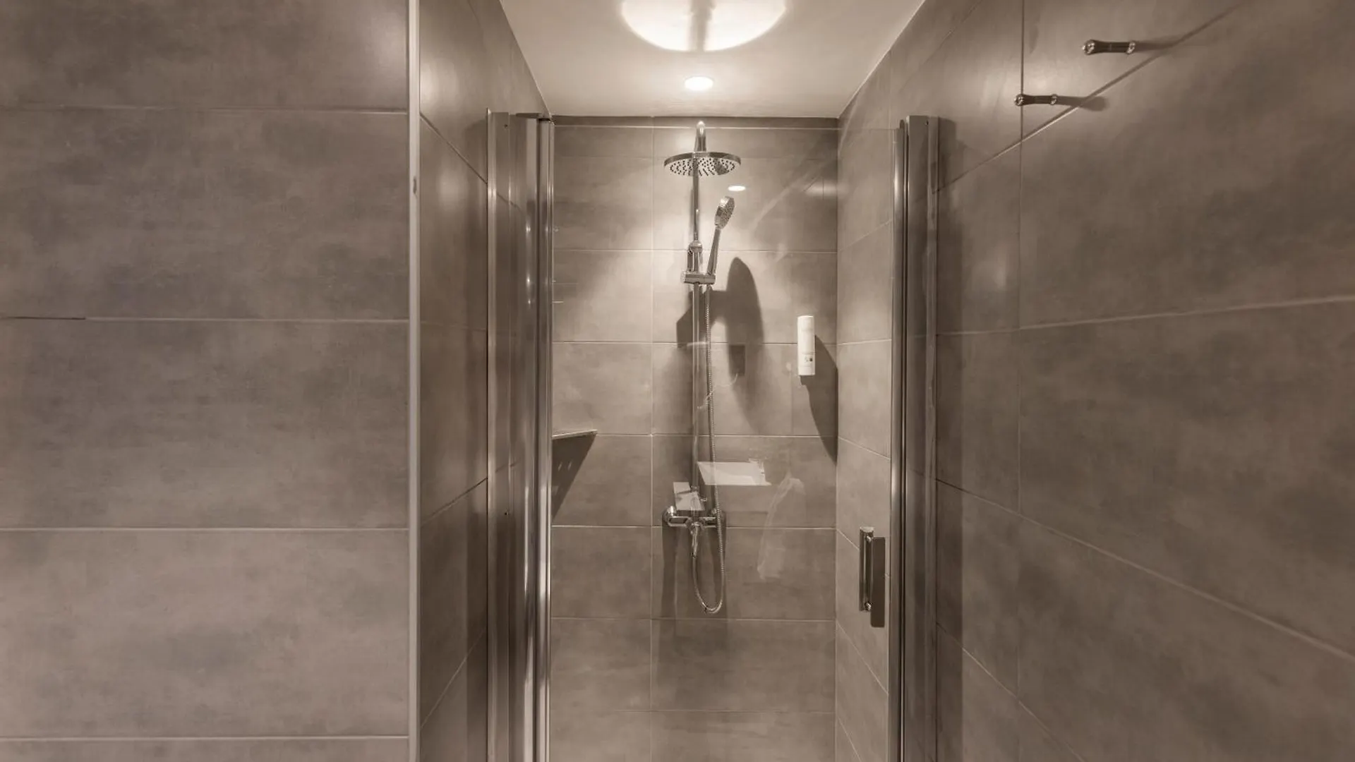 Libere Barcelona Sant Antoni Aparthotel