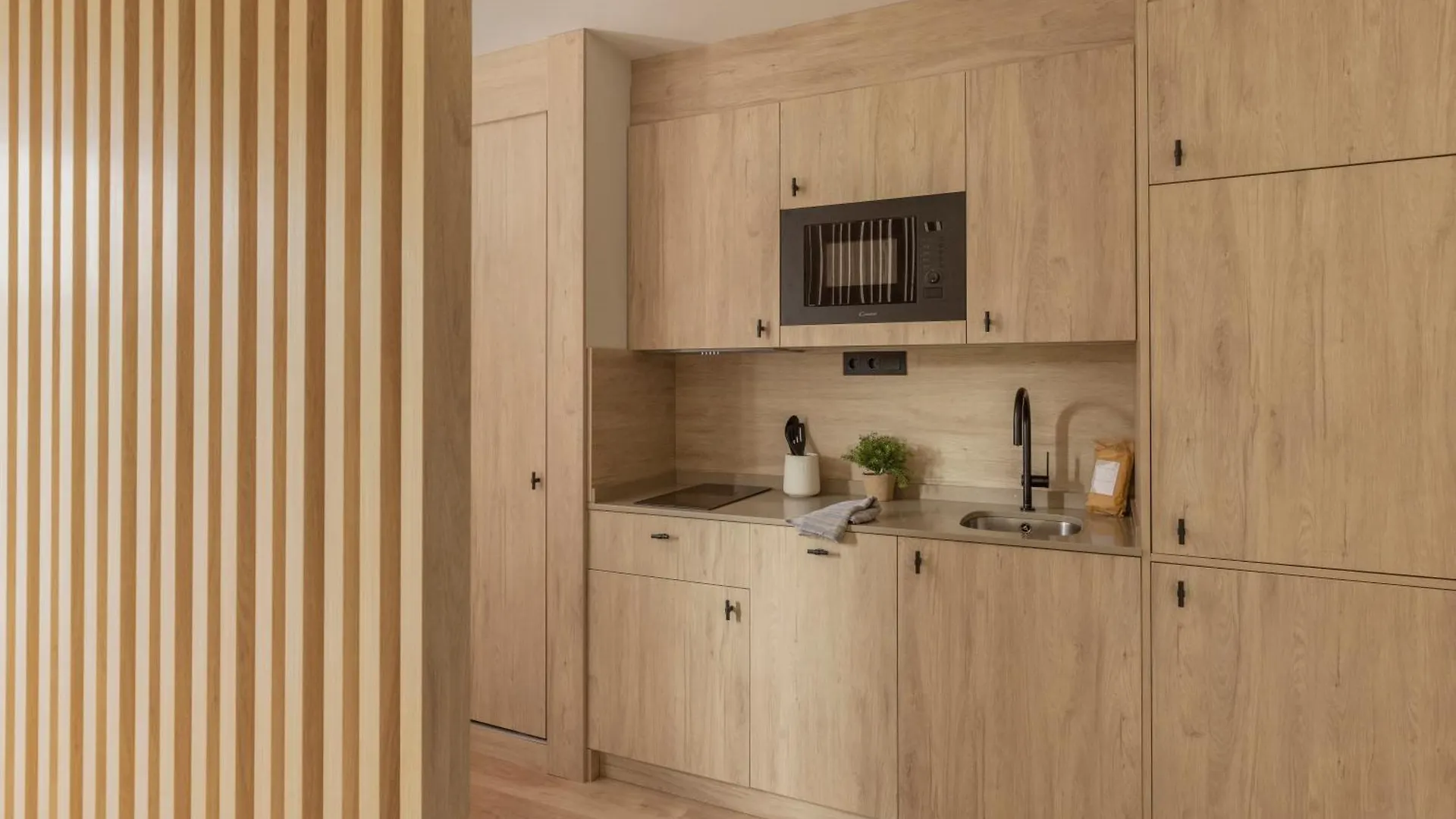 Libere Barcelona Sant Antoni Aparthotel