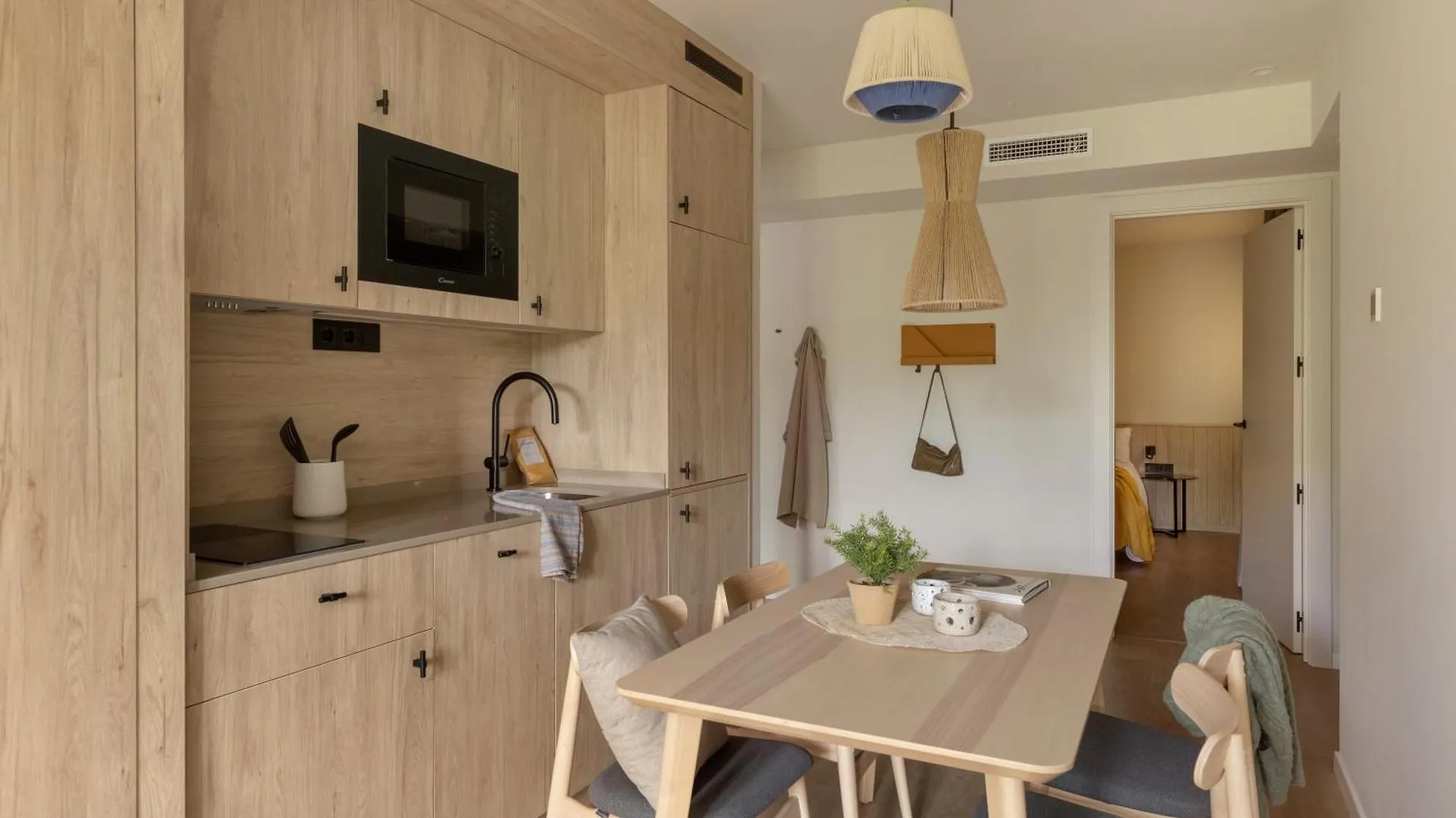 Libere Barcelona Sant Antoni Aparthotel