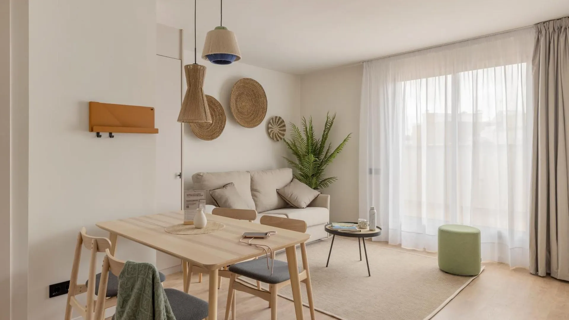 Libere Barcelona Sant Antoni Aparthotel